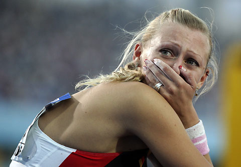 Lisa Ryzih of Germany cries after failing to clear the bar during the women's pole vault final at the 11th IAAF World Junior Championships in Beijing August 18, 2006. Zhou Yang of China won the gold after clearing the bar at 4.30 meters .