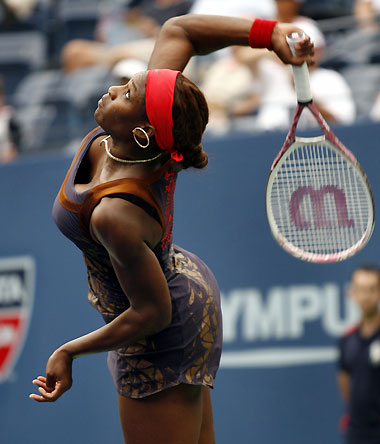 Serena Williams of the United States serves to Spain's Lourdes Dominguez Lino during their match at the U.S. Open tennis tournament in New York August 30, 2006. 