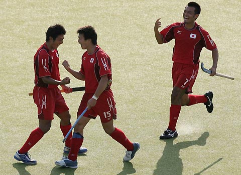 Japan's field hockey players celebrate after Akira Ito (C) scored against Argentina during their Men's Field Hockey World Cup match at the Warsteiner Hockey Park stadium in Moenchengladbach September 12, 2006.