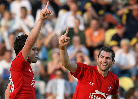 England's James Tindall (L) and Richard Mantell celebrate after scoring against South Africa during their Men's Field Hockey World Cup match at the Warsteiner Hockey Park stadium in Moenchengladbach September 13, 2006.