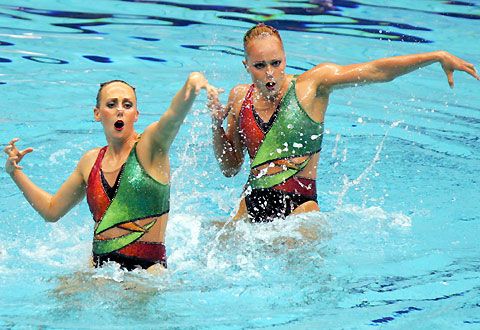 Christina Jones (R) and Andrea Nott of the U.S. perform their duet technical routine at the FINA Synchronised Swimming World Cup in Yokohama, Japan September 16, 2006. 