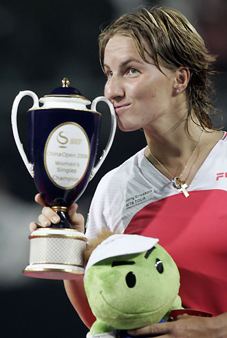 Russia's Svetlana Kuznetsova lifts the trophy after winning against France's Amelie Mauresmo at the China Open final in Beijing September 24, 2006. 
