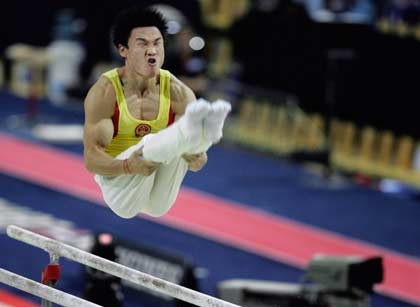 China's Yang Wei competes on the parallel bars in the men's individual all-around final at the 39th Artistic Gymnastics World Championships in Aarhus, Denmark October 19, 2006. Hambuechen won the Bronze medal.