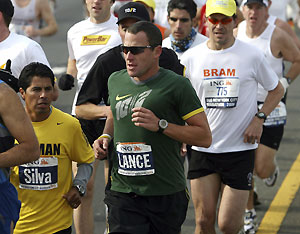 Lance Armstrong runs in the New York City marathon in the Brooklyn Borough of New York