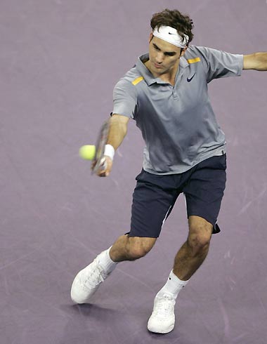 Roger Federer of Switzerland hits a shot back to James Blake of the U.S during the final of the Masters Cup tennis tournament in Shanghai November 19, 2006.