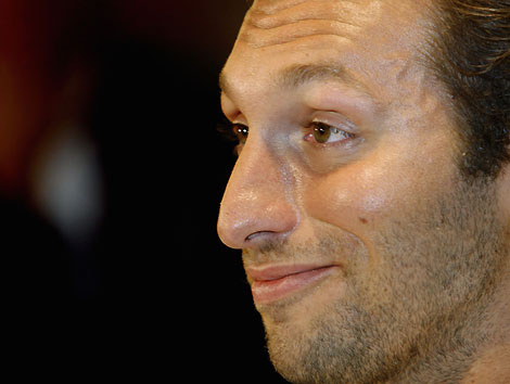 Australia's world and Olympic swimming champion swimmer Ian Thorpe speaks during a media conference announcing his retirement in Sydney November 21, 2006.