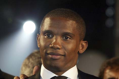Samuel Eto'o of Cameroon attends a ceremony to award the best African soccer players, in Algiers November 20, 2006. 