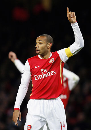 Arsenal's Thierry Henry watches play against Hamburg during their Champions League Group G soccer match at the Emirates Stadium in London November 21, 2006. 