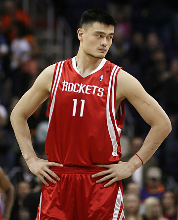 Houston Rockets' Yao Ming waits for play to resume against the Phoenix Suns during first quarter NBA action in Phoenix, Arizona, November 29, 2006. 