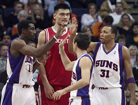 Phoenix Suns (from L) Amare Stoudemire, Steve Nash and Shawn Marion high five after Houston Rockets' Yao Ming of China commits a foul during second quarter NBA action in Phoenix, Arizona, November 29, 2006.