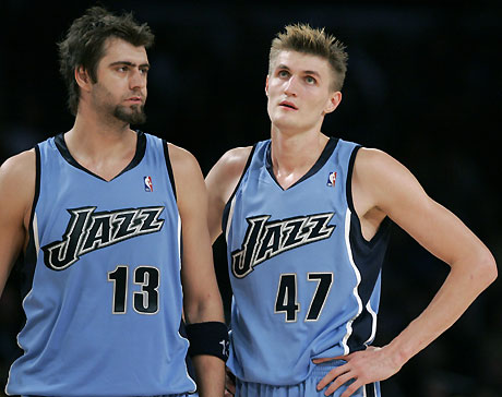 Utah Jazz Andrei Kirilenko of Russia (R) and Mehmet Okur of Turkey react during their loss to the Los Angeles Lakers in Los Angeles November 30, 2006. 