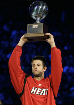 NBA East All-Star Jason Kapono of the Miami Heat holds the trophy after winning the three-point competition at the NBA All-Star Weekend in Las Vegas February 17, 2007. 