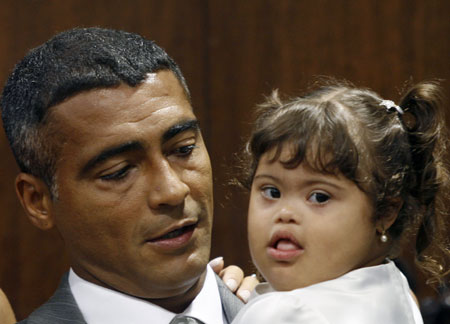 Brazilian soccer star <b>Romario Faria</b> (L) attends a ceremony in Congress with <b>...</b> - xin_3803042210299542823615