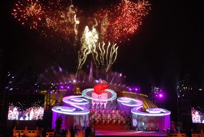  huge television monitor shows the Beijing 2008 Olympic torch relay route during a ceremony in Beijing April 26, 2007. China announced the 2008 Olympic torch relay route and unveiled the Olympic torch on Thursday in Beijing. 