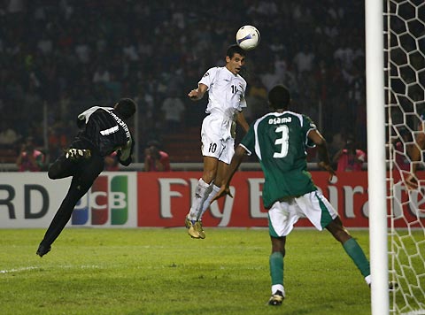 Iraq's captain Younis Mahmoud (C) heads the ball past Saudi Arabia's Yasse Al Mosailem (L) and Osama Hawsawi to score during their final match at the 2007 AFC Asian Cup soccer tournament at the Gelora Bung Karno stadium in Jakarta July 29, 2007. 