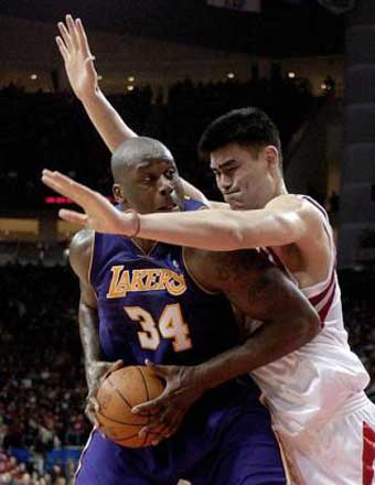 Yao Vs Shaq: Yao win