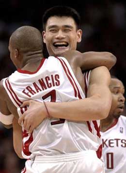 Yao rules: Rockets 101-98 Mavericks