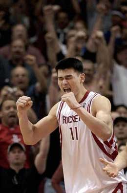 Yao rules: Rockets 101-98 Mavericks