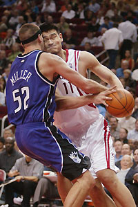 Yao had 22 points, 10 rebounds in Rockets victory