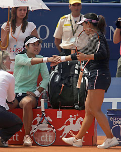 Zheng Jie win Estoril singles titles