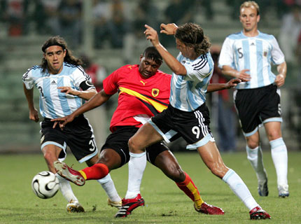 Argentina edges Angola 2-0 
