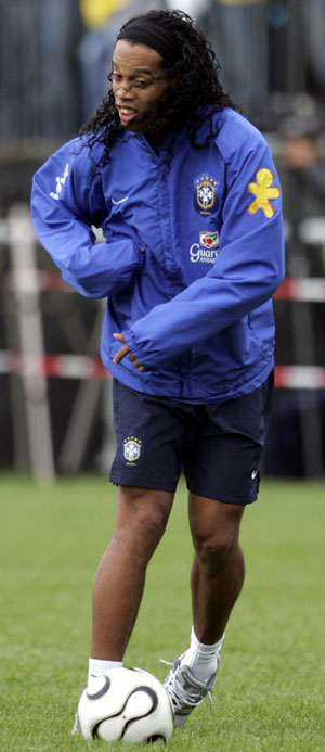 Ronaldinho warms up during training session <br>