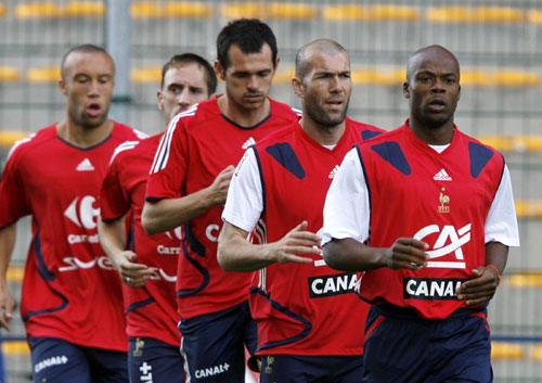 France preparing for a friendly game with China