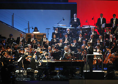 China's music prodigy plays for World Cup