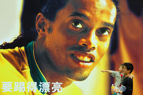 Ronaldinho, to play a beautiful game