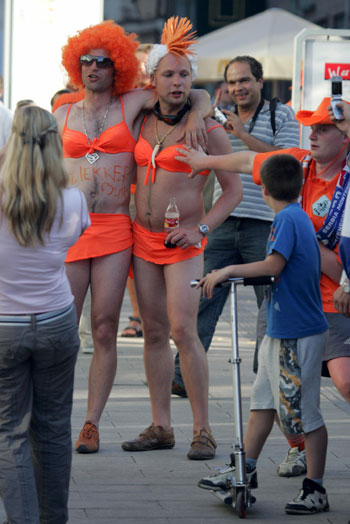Dutch fans celebrate victory 1-0 against Serbia and Montenegro