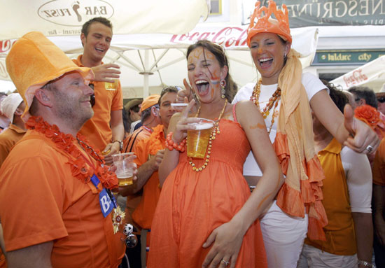 Dutch fans celebrate victory 1-0 against Serbia and Montenegro