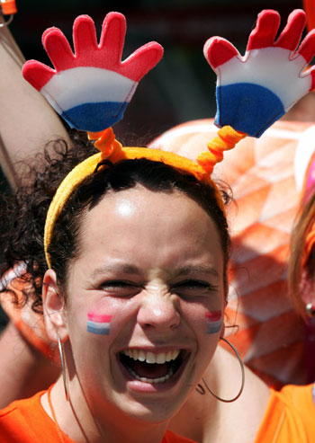 Dutch fans celebrate victory 1-0 against Serbia and Montenegro