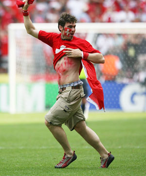 Switzerland edges togo 2-0