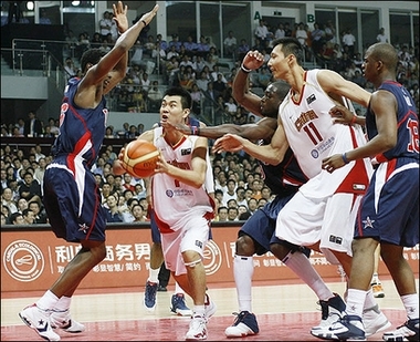 James stars as US down Yao-less China