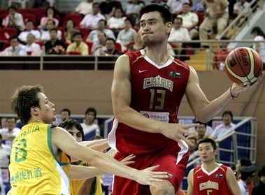 Yao Ming leads China to beat Australia 63-61