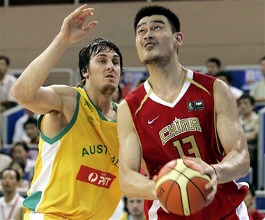 Yao Ming leads China to beat Australia 63-61