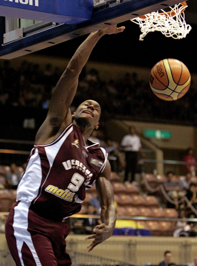 Diaz leads Venezuela past Nigeria at worlds