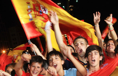 Fans celebrate victory at Worlds