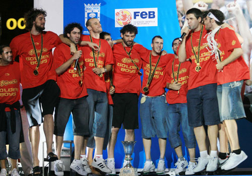 Fans celebrate victory at Worlds