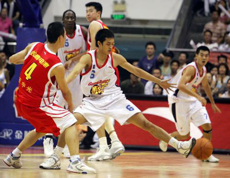 Yi spoils Wang's comeback in 104-98 opener victory