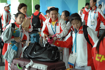 Badminton and gymnastics team arrive in Doha