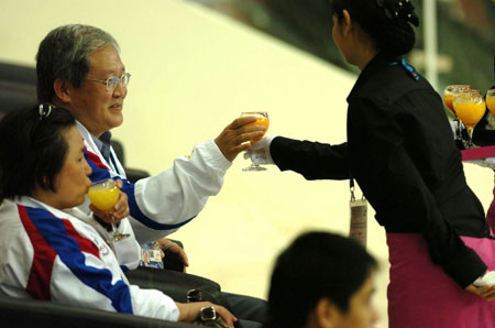 Friendly atmosphere on Doha volleyball arena