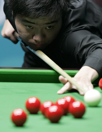 Ding glows red hot on green table