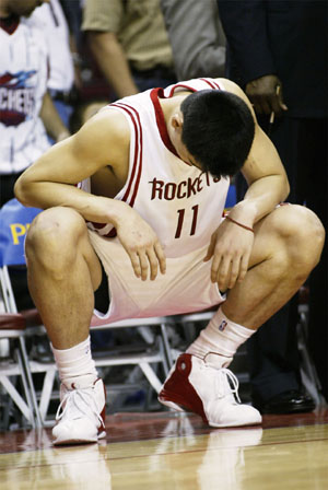 Yao Ming underwent the first operation in June 2006