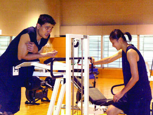 Yao Ming working out with girlfriend Ye Li