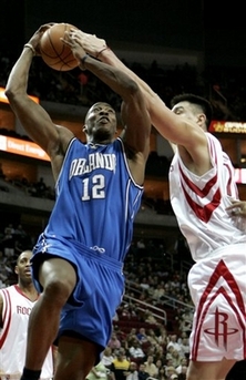 Yao scores 37 in Rockets' win over Magic
