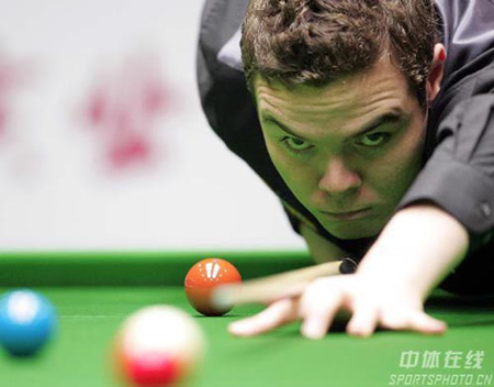 Defending champion Williams floored by Cope