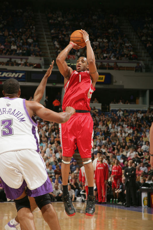 Rockets rally past Kings 112-106
