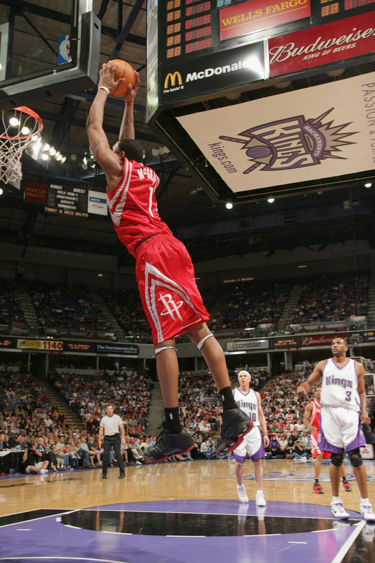 Rockets rally past Kings 112-106