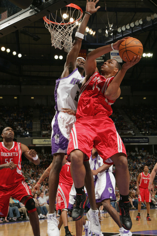 Rockets rally past Kings 112-106